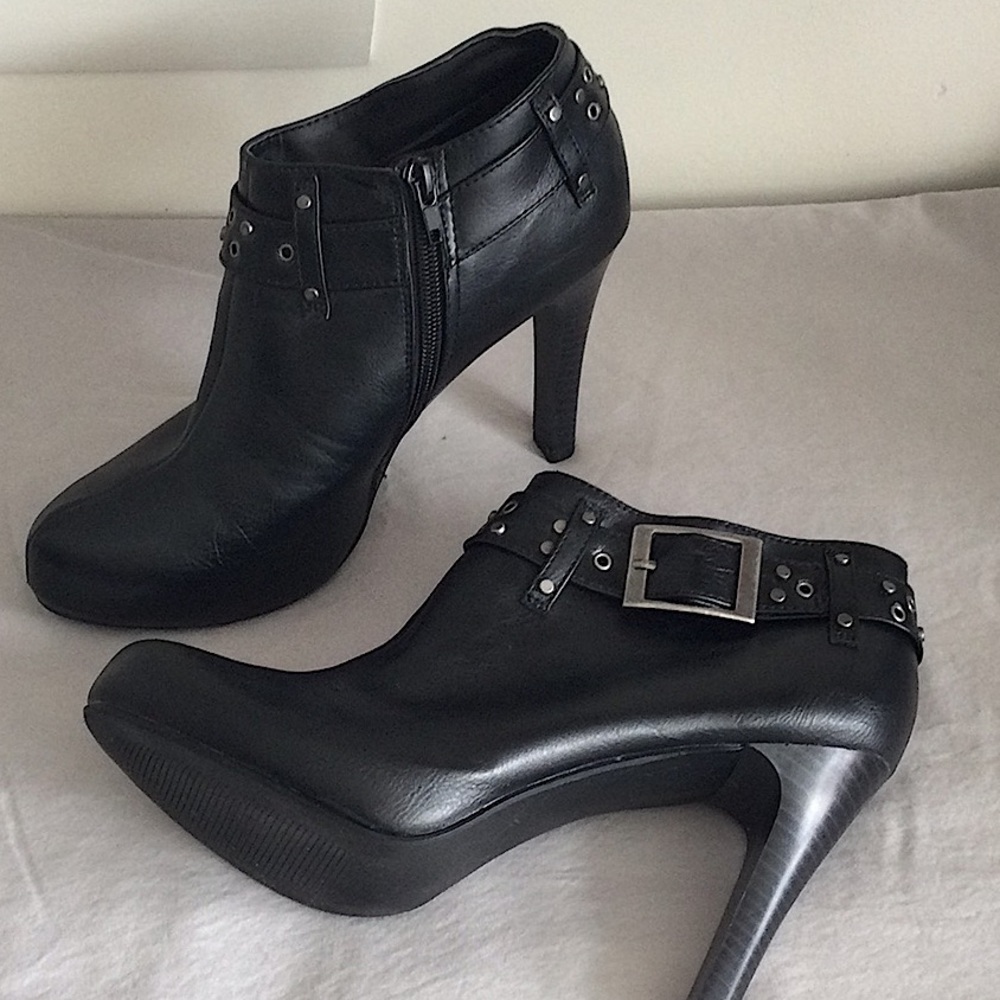 BLACK BUCKLED ANKLE BOOT 😎💯 MUST SEE